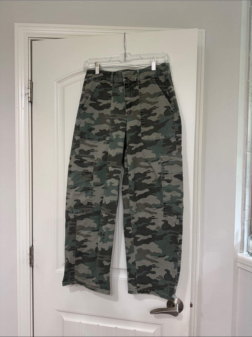 Universal Threads High Rise Camo Cargo Pants - Green Camouflage